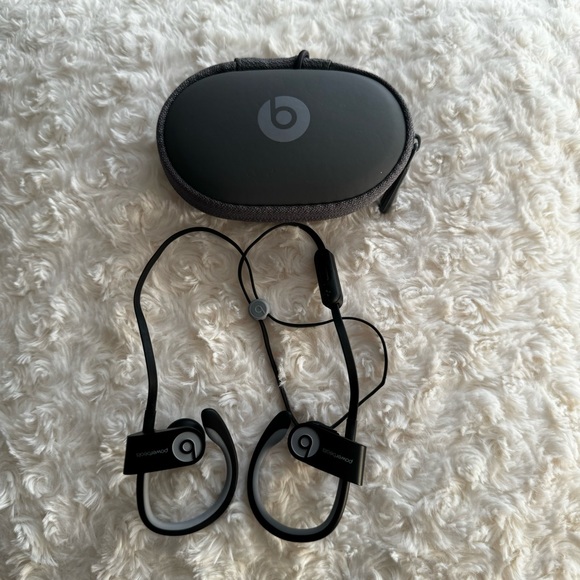 Beats PowerBeats 2 Wireless Bluetooth In Ear Headphones - Picture 3 of 7